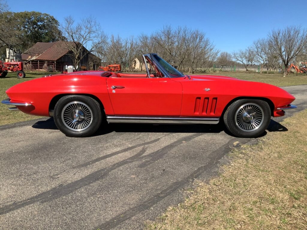 1965 CHEVROLET CORVETTE