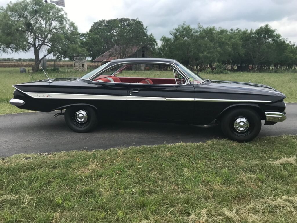 1961 CHEVROLET IMPALA